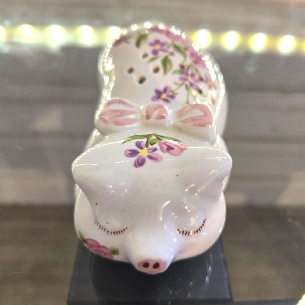 Avon Ceramic Potpourri Pig 🐖 Pretty Floral  Design